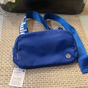 lululemon everywhere belt bag limited edition Blue & white Bag w/logo strap nwt